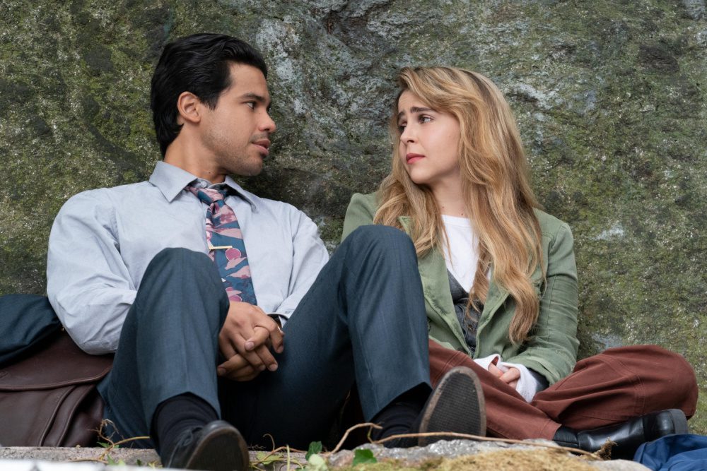 Miguel (Carlos Valdes) and Lindsey (Mae Whitman) in Up Here