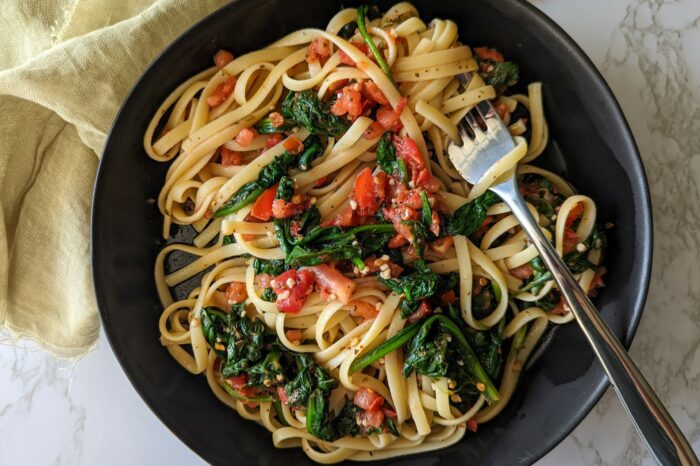 spinach-tomato-pasta-feature