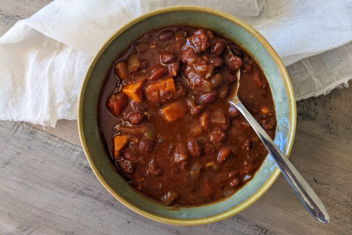 sweet-potato-black-bean-chili-feature-Healthy Dinner Recipes
