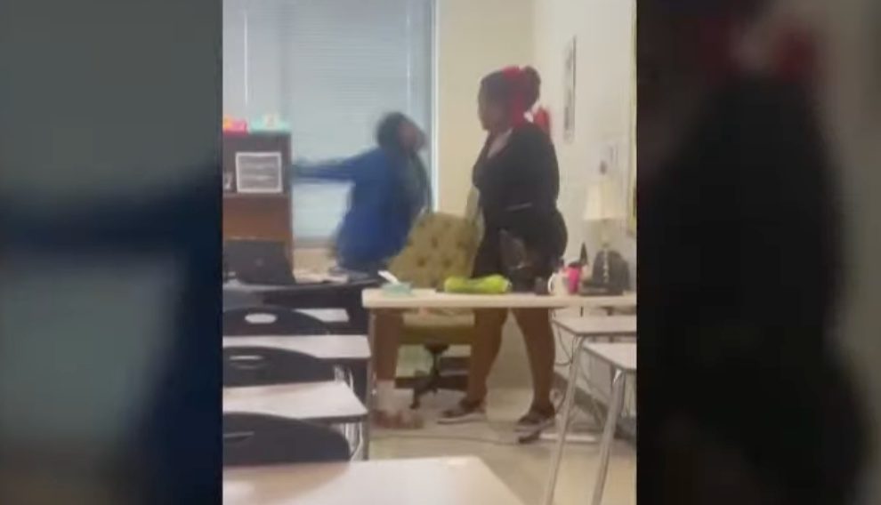 Student fights Rocky Mount Substitute Teacher Xaviera Steele over cell phone