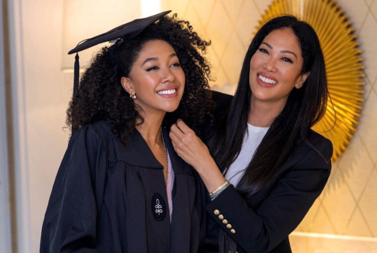 Aoki Lee Simmons graduates from Harvard University - Kimora Lee Simmons