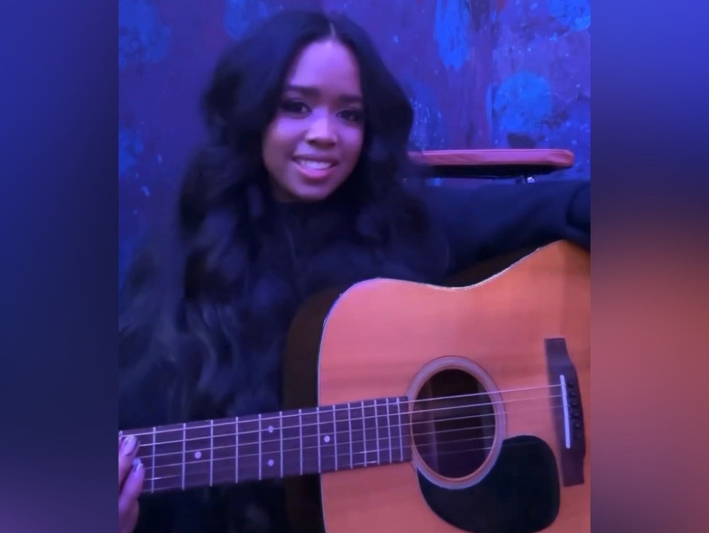 H.E.R. covers Toosii's Favorite Song