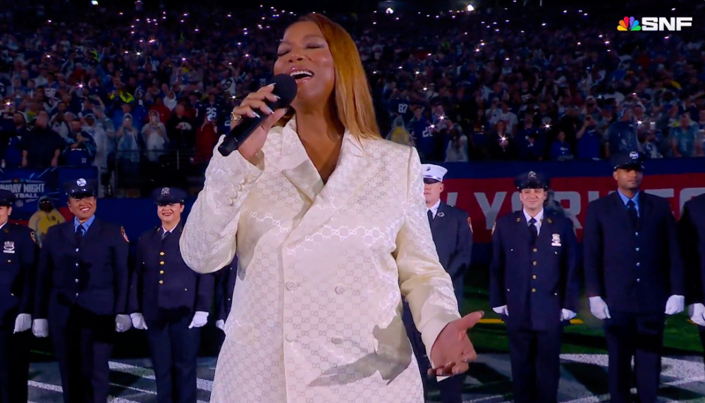 Queen Latifah sings national anthem star spangled banner