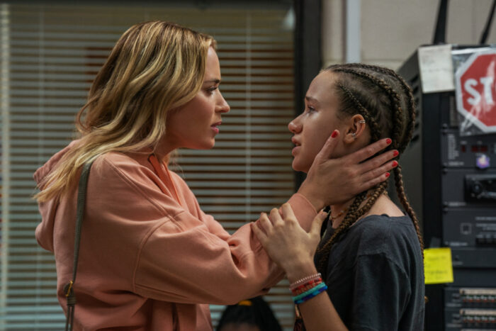 Emily Blunt as Liza and Chloe Coleman as Phoebe in Pain Hustlers