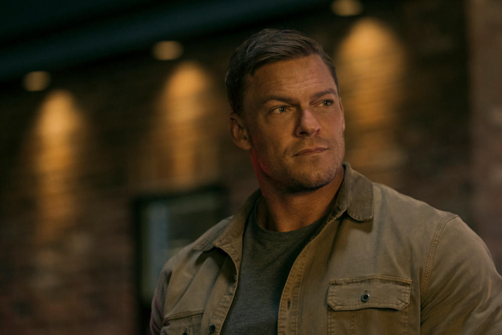 Alan Ritchson in the title role of Jack Reacher