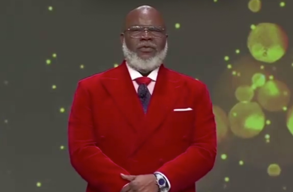 T.D. Jakes References Online 'Lies' During Christmas Eve Sermon