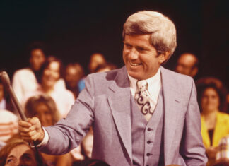 Talk Show Legend Phil Donahue Passes Away At 88 Phil-Donahue