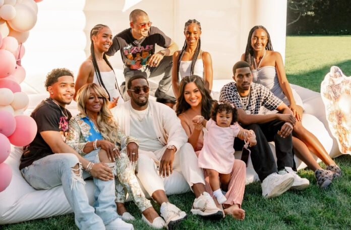 Diddy-with-mother-Janice-Combs-and-children