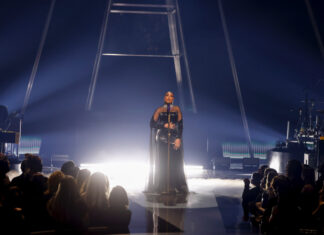 Jennifer Hudson Goes Viral For Stunning Whitney Houston Tribute At AMAs 50th Anniversary Special Jennifer-Hudson-Whitney-Houston-Tribute-American-Music-Awards