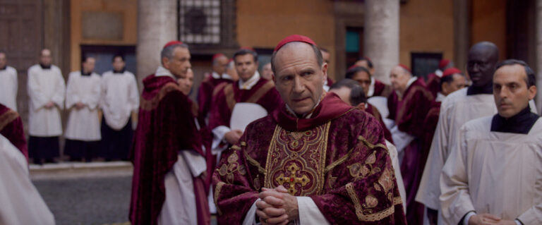 Ralph-Fiennes-Conclave