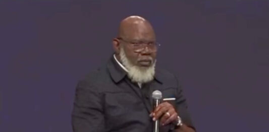 Bishop-TD-Jakes-medical-emergency-The-potters-house-dallas