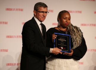 Jaguar Wright Honored With Defender Of Freedom Award At Mar-a-Lago Jaguar-Wright-Defender-Of-Freedom-Award