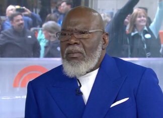 Bishop T.D. Jakes Reveals He Suffered A Massive Heart Attack During Live Sermon Bishop-TD-Jakes-massive-heart-attack