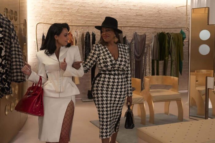 Kim Kardashian and Niecy Nash-Betts share a scene in “All’s Fair” on Hulu.