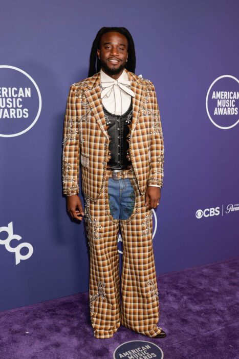 Shaboozey arrives at the 2025 American Music Awards
