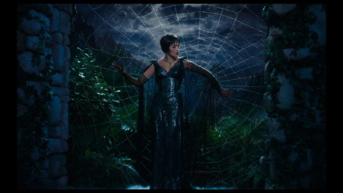 Jennifer-Lopez-in-kiss-of-the-spider-woman