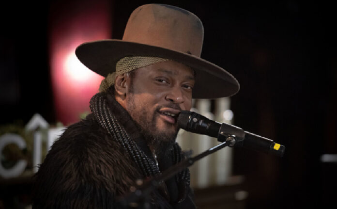 R&B icon D’Angelo, known for his groundbreaking neo-soul sound and timeless hits like “Brown Sugar” and “Untitled,” has passed away at 51.