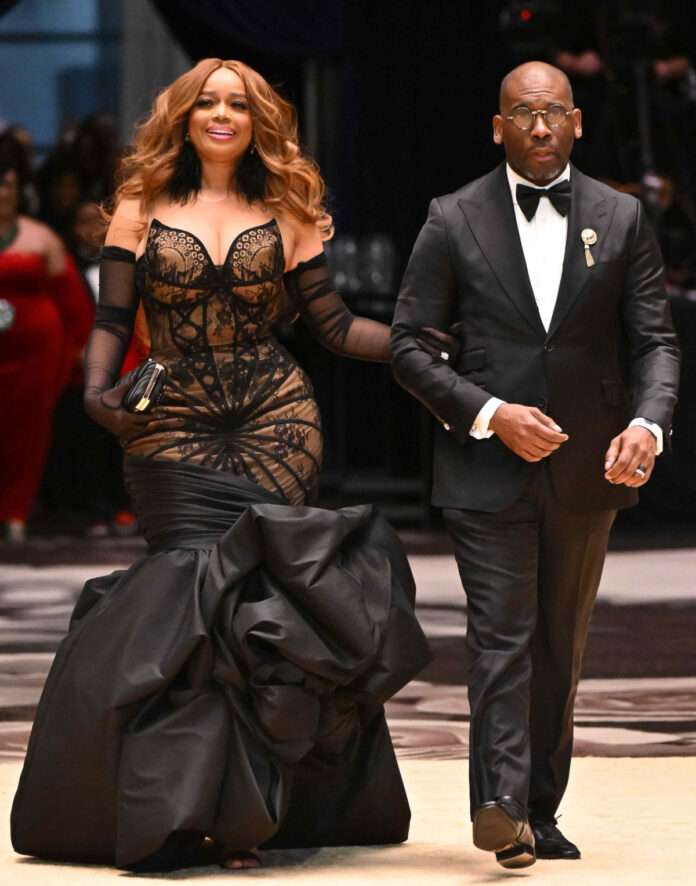 jamal-bryant-karri-turner-bryant-uncf-masked-ball-controversial-dress Pastor Jamal Bryant and Dr. Karri Turner Bryant attend the UNCF Atlanta Mayor’s Masked Ball as her gown sparks online debate.