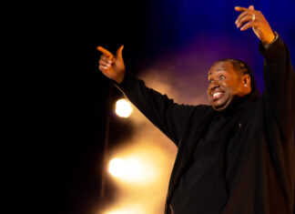 Bruce Bruce Talks ‘I Ain’t Playin’ On Netflix, Storytelling, Social Media & Why Longevity Still Matters Bruce Bruce performing in his Netflix stand-up special “I Ain’t Playing”